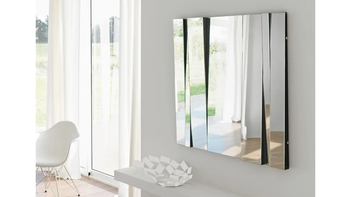 Specchio da parete con fasce specchianti inclinate e modulabili Fittipaldi di Tonelli