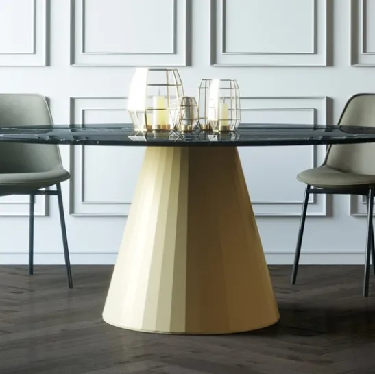 Tavolo rotondo con piano in ceramica con supporto vetro e base in metallo verniciato Dorico di Domitalia
