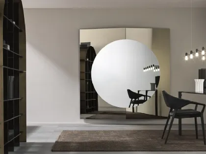 Specchio da parete con struttura in legno formata da due pannelli a specchio Central di Tonelli