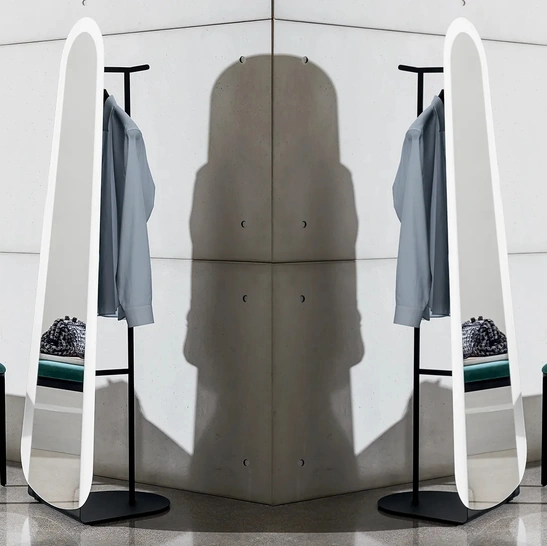 Specchiera Appendiabiti Clessidra Free Standing con struttura in metallo di Sovet