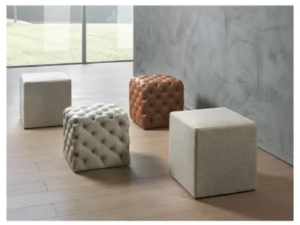 Pouf in pelle imbottito e trapuntato o in tessuto Cloud di Pacini e Cappellini