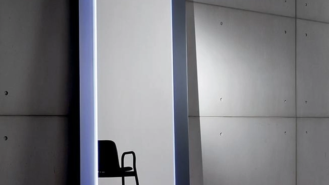 Specchiera da terra Denver Up con cornice in vetro acidato di Sovet
