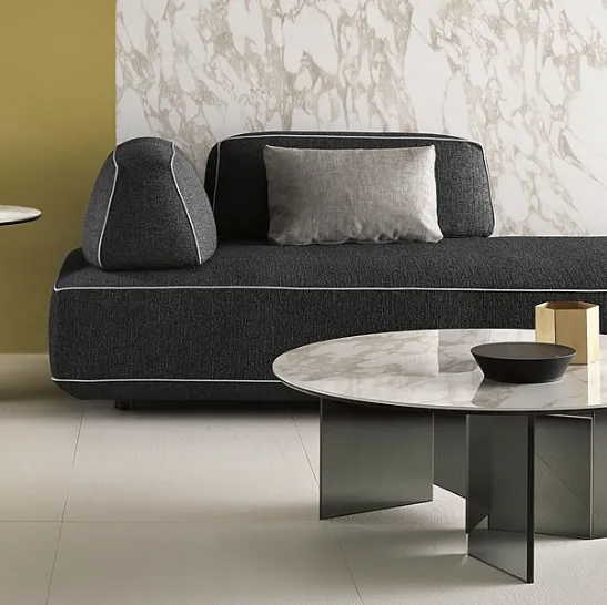 Tavolino in ceramica effetto marmo con basamento in vetro Metropolis di Tonelli