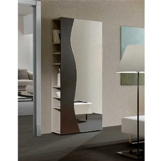 Mobile contenitore Futura in legno con anta a specchio di Pacini e Cappellini