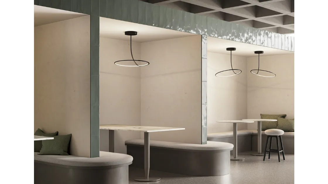 Lampada a sospensione in metallo con anello direzionabile Poise Ceiling di Kundalini