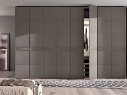 Armadio Ellington in ecopelle ad anta battente di GF Interiors