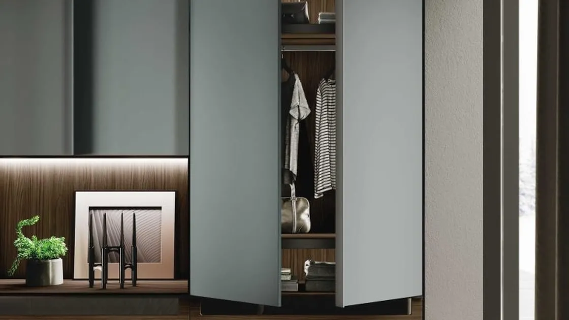 Armadio Flat ad anta battente di GF Interiors