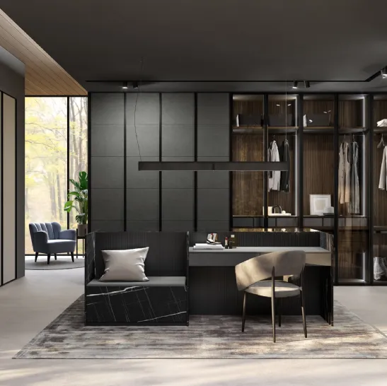Armadio moderno con struttura in alluminio e ante in vetro, ecopelle e laccato Shine di GF Interiors