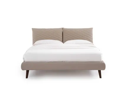 Letto con testiera trapuntata So Regular di Noctis