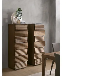 Madia scultura di design in legno intagliato in modo da creare un motivo alternato, quasi ondulatorio Tiffany di Pacini e Cappellini