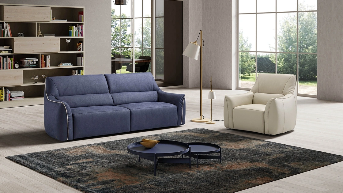 Divano lineare in tessuto Puffy di Egoitaliano