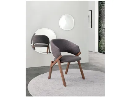 Sedia di design con struttura in massello di frassino e schienale e seduta rivestiti in tessuto Byron di Pacini e Cappellini