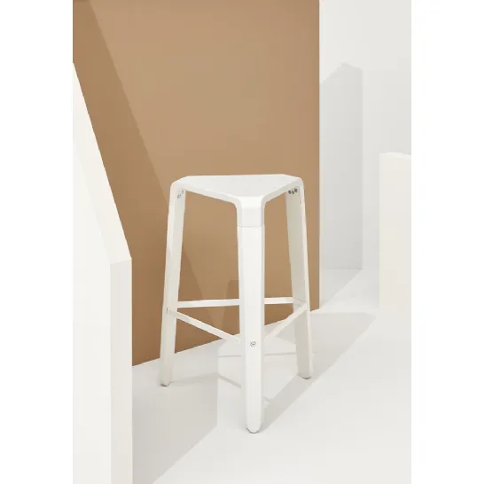 Sgabello Picapau Kitchen Stool in polipropilene Bianco con telaio in legno di Faggio massello laccato Bianco di Infiniti