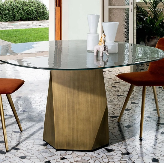 Sedia Sila Cone Shaped in tessuto con gambe in metallo laccato di Sovet