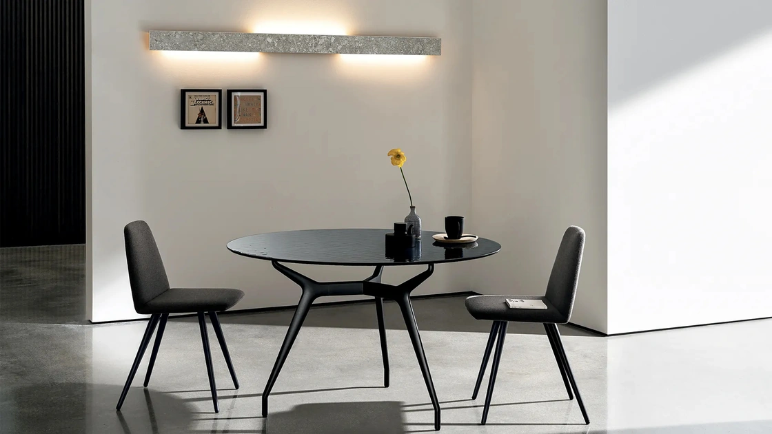 Tavolo Arkos Round in vetro con struttura in alluminio di Sovet