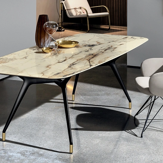 Tavolo Arkos Shaped 01 con top in ceramica di Sovet