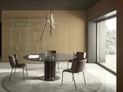 Tavolo in vetro con basamento centrale composto da listelli in legno massello Hybrid di Tonelli