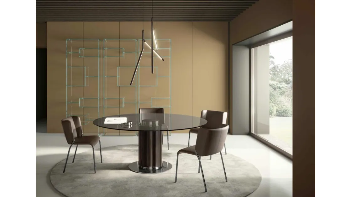 Tavolo in vetro con basamento centrale composto da listelli in legno massello Hybrid di Tonelli