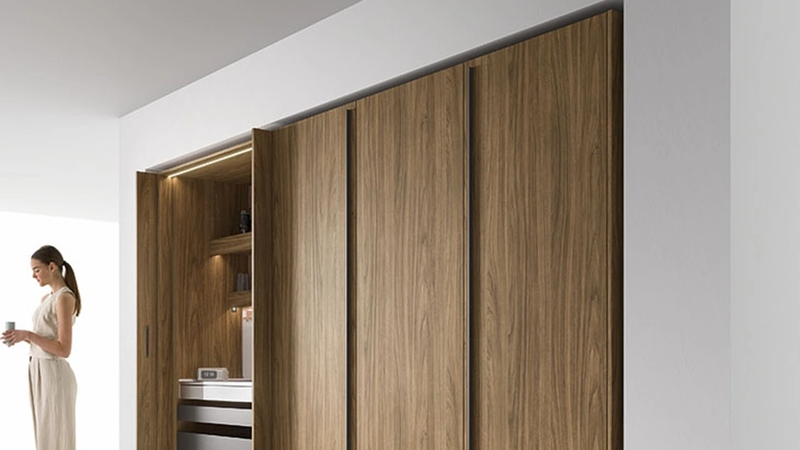 Cucina Moderna lineare Ante Rientranti 01 in noce naturale di Valdesign