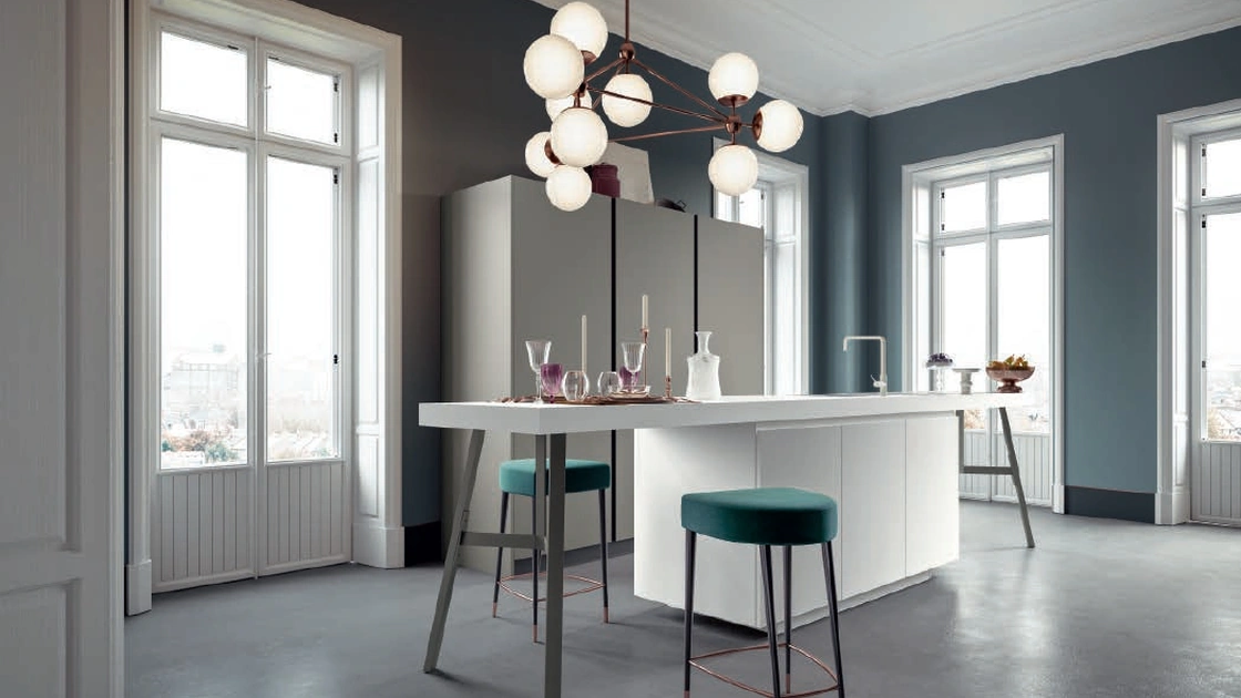 Cucina Moderna con isola Ante Rientranti 02 di Valdesign