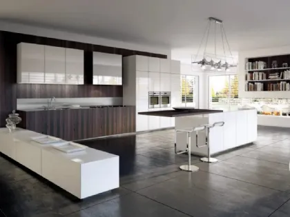 Cucina Monolite con isola Rovere bruciato e Laccato lucido di Scic