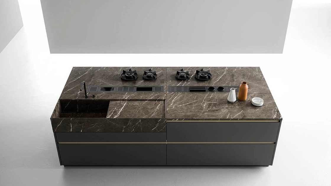 Cucina Moderna con isola Zafferano 06 finitura laccato opaco con top in marmo di Valdesign